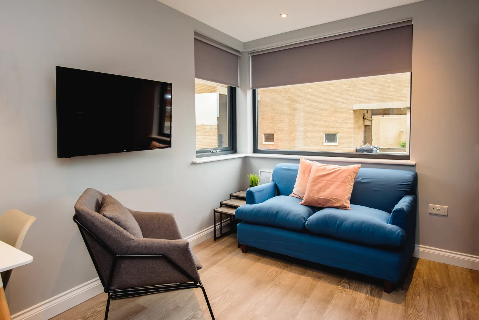 Flat F, 25 Lister Gate - Luxury 3 Bed City Centre Apartment - Image 7